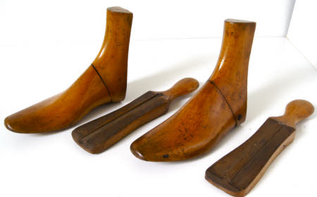 Shoe stretcher