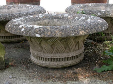Garden urn