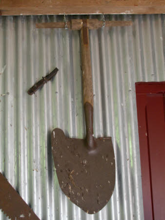 Turf lifter