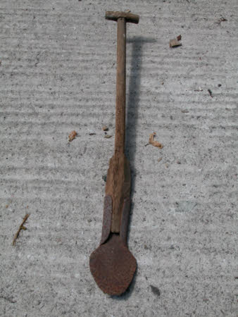 Turf lifter