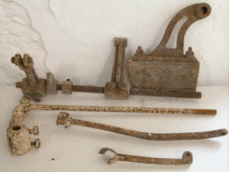 Roof support bracket