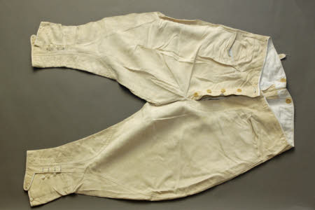Wing collar