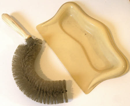 Dust pan