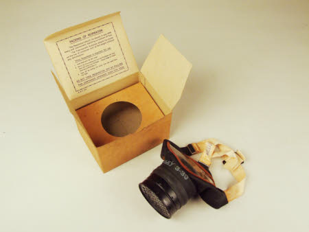 Gas mask with case