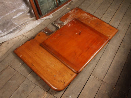 Lavatory seat