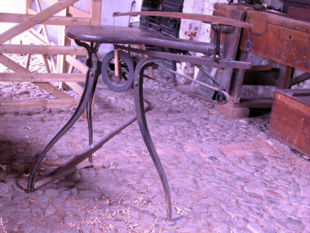 Treadle fretsaw