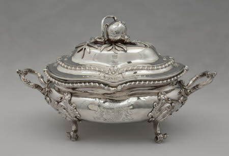 Oval tureen