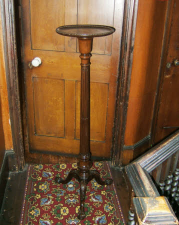 Pedestal stand