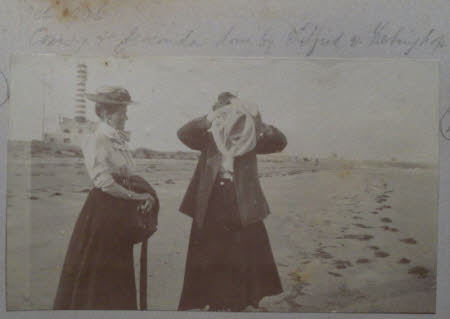 Gioconda Mary Hulton (1887-1940) and Constance Houison Craufurd on the beach - October 1906