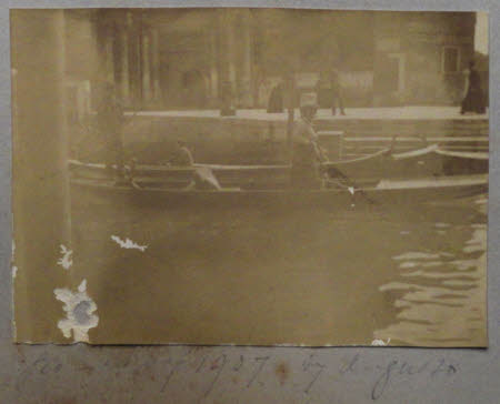 Gioconda Mary Hulton (1887-1940) aboard a sandolo - May 1907