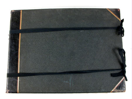 Photograph album