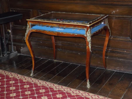 Display table