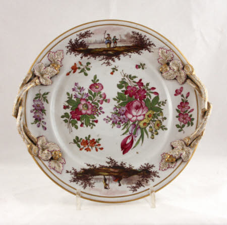 Bowl and cover 22878 | National Trust Collections