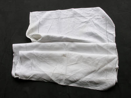 Dresser cloth