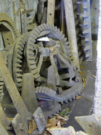 Gate fitting