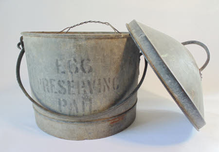 Egg preserving pan