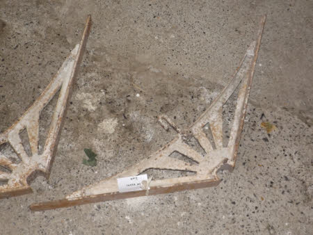 Roof support bracket