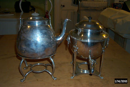Hot water urn