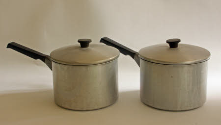 Two saucepans with lids.