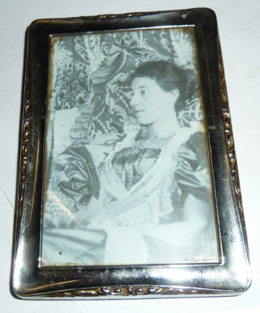 Photograph frame glass