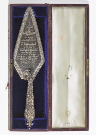 Presentation trowel
