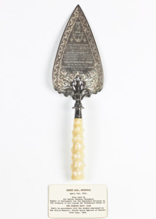 Presentation trowel