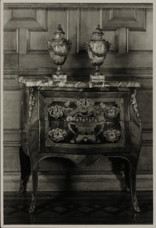 Dutch Commode