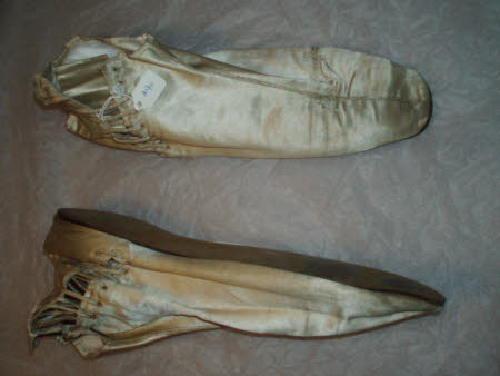 Adult's shoe