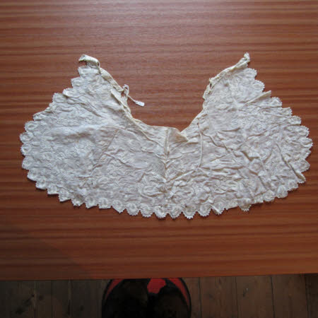 Embroidered collar