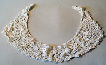 Lace collar