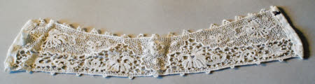 Lace collar