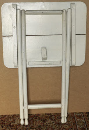 Folding table