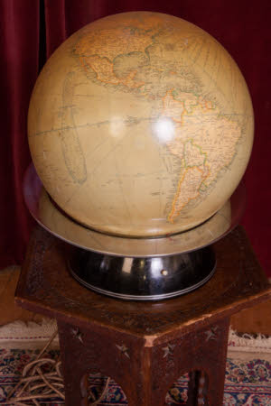 Globe lamp