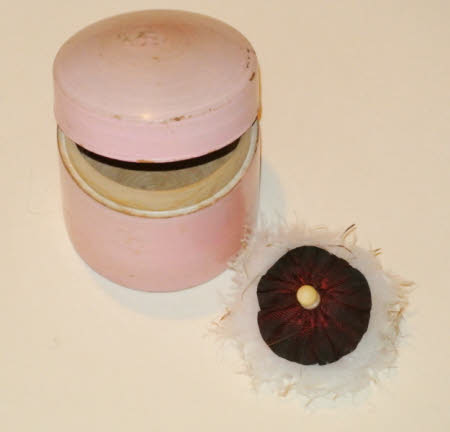 Powder pot
