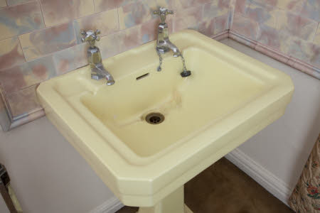 Wash basin