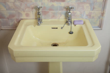 Wash basin