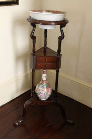 Shaving stand