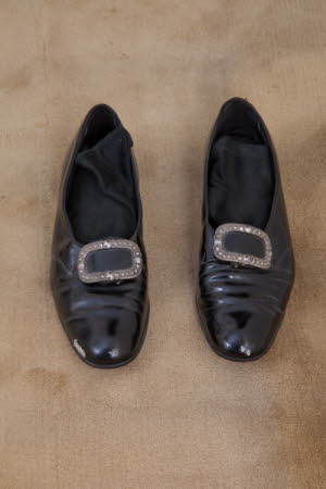 Shoe