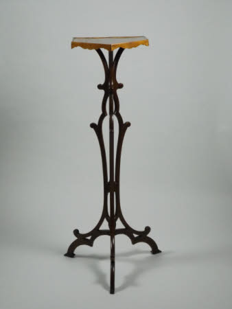 Pedestal stand