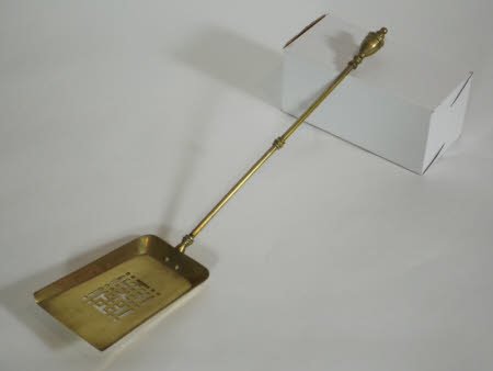 Fire shovel