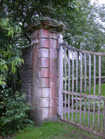 Gate pier