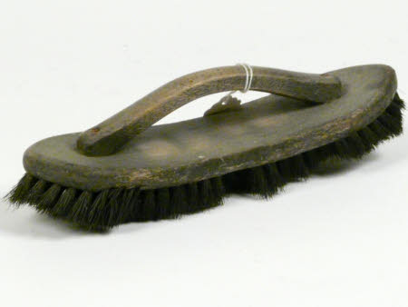 Grate brush