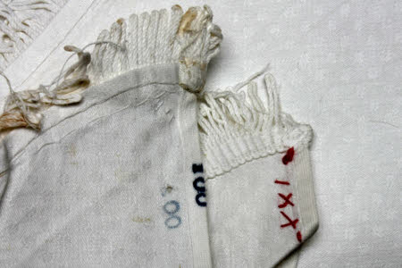 Dresser cloth