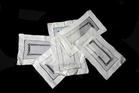 Dressing table mats