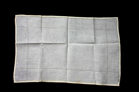 Dresser cloth
