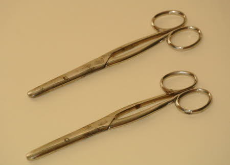 Wick scissors