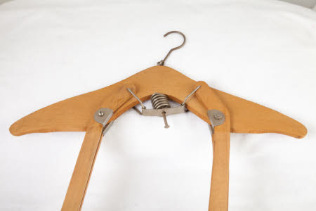 Shoe stretcher