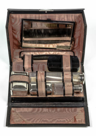 Dressing case