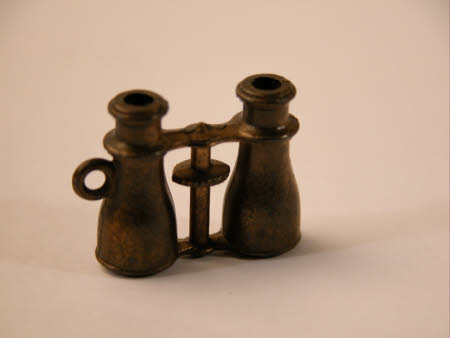 Doll's binoculars