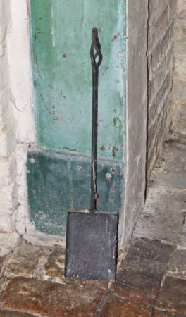 Ash shovel